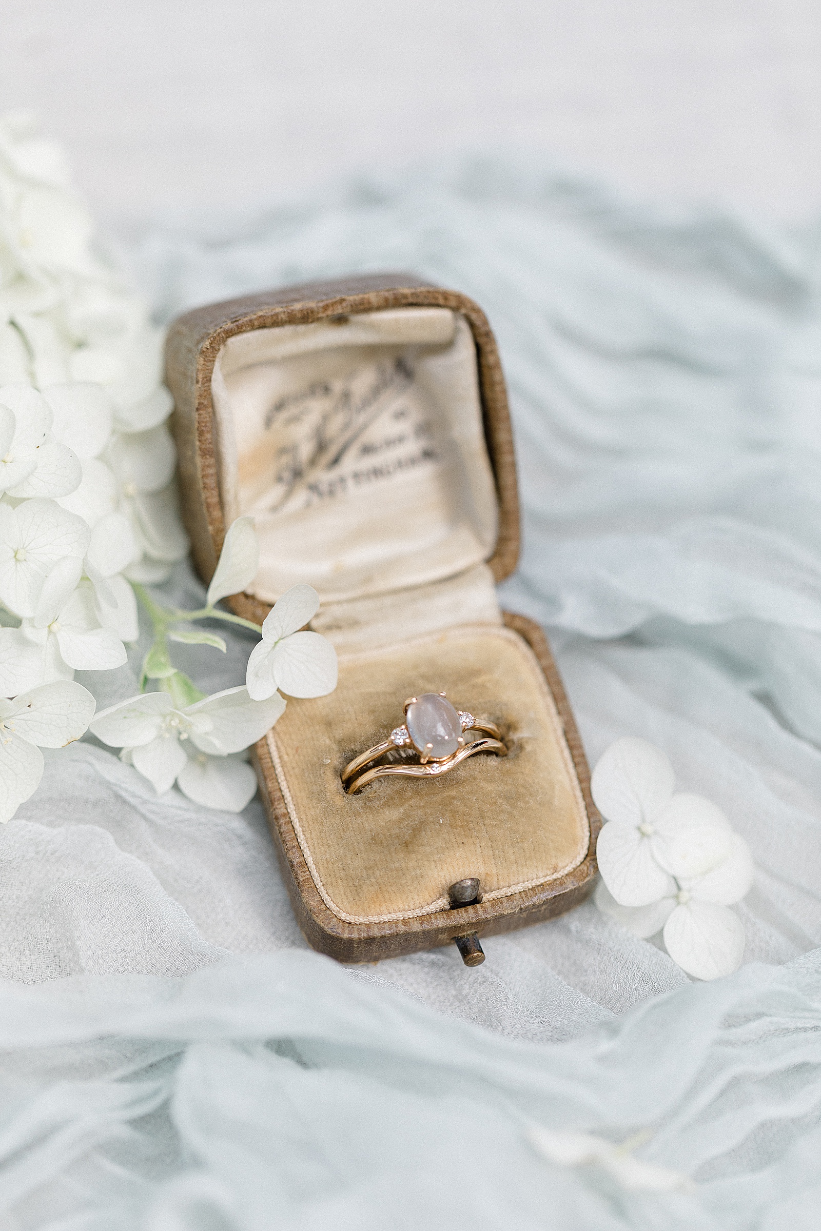 Stunning gold wedding band in vintage box